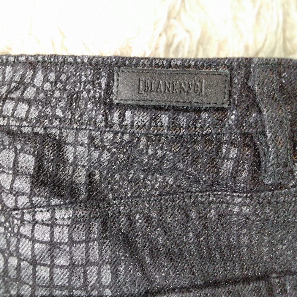 New Blank NYC Python Raw Hem Coated Denim A-line Mini Skirt Size 26 - Picture 7 of 12